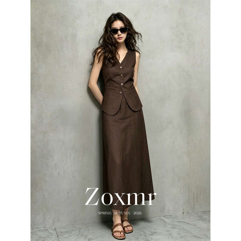 A Complete Set of Retro Vintage Commuter-Style Brown Waist-Cinching Vest and Skirt Suit for Women in Summer