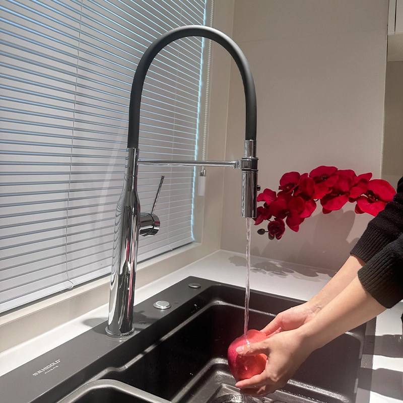 Pull-Out Magnetic Rotating Splash-Proof Dual-Purpose Hot and Cold Water Faucet for Household Stainless Steel Kitchen Sink Pull-Out Magnetic Rotating Splash-Proof Dual-Purpose Hot and Cold Water Faucet for Household Stainless Steel Kitchen Sink