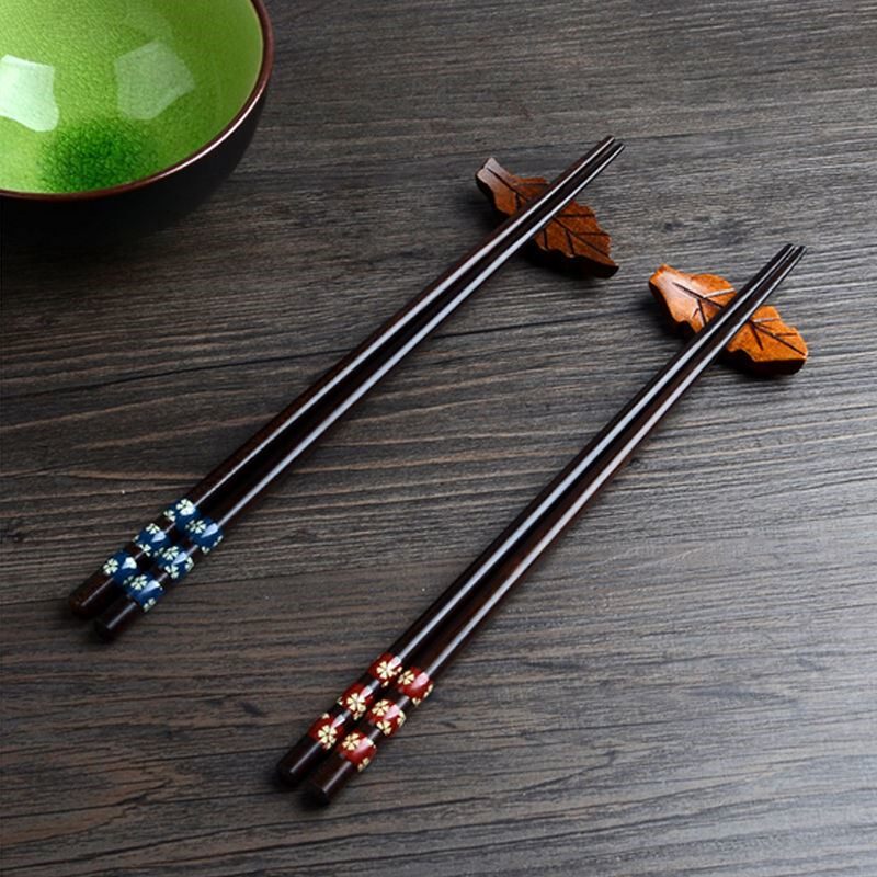 Couple chopsticks two pairs of fashion couples cherry blossom chopsticks home with solid wood tip anti-slip chopsticks drop stereoscopic