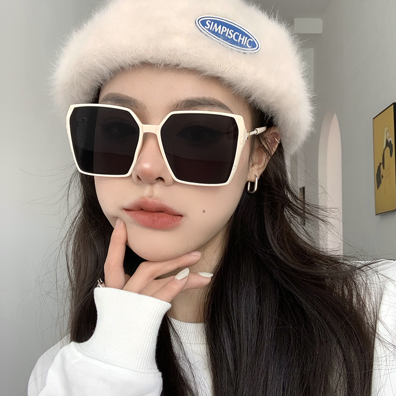 2022 ladies new fashion big frame sunglasses ins white polarized anti-UV sunglasses female tidal nemesis red