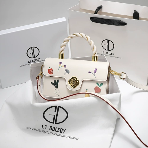 Хорошие вещи рекомендуют блоггерам любить версию сказочного стиля с первого взгляда на блог -рюкзак с плечами