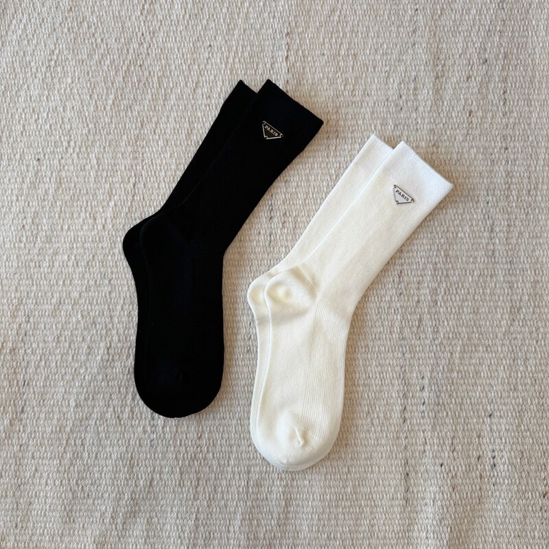European-Style Korean Classic Letter Iron-On Label Fine-Textured Double-Needle Black and White Modal Cotton Mid-Calf Slouch Socks for Women, Popular Online