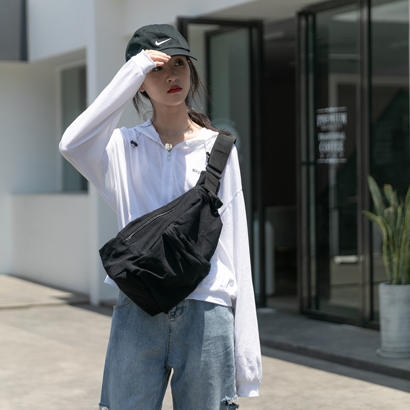 Canvas bag women's shoulder bag 2022 new trendy bag all-match ins small backpack casual cross-body bag tooling chest