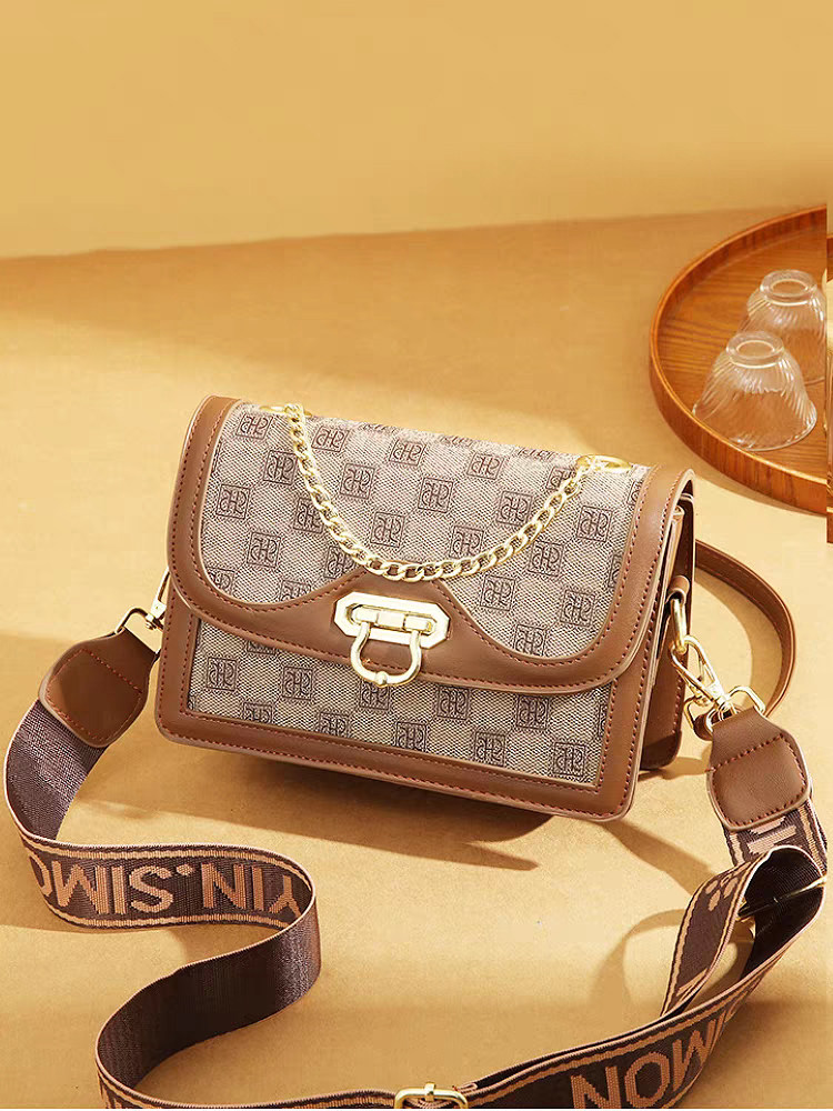 Super Trendy Retro Small Square Crossbody Bag for Women 2025 New Model with Multi-Layer Wide Shoulder Strap, Fashionable and High-End Feel Shoulder Bag