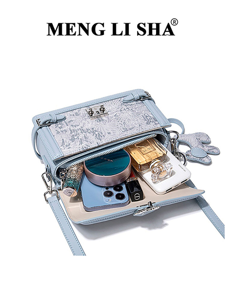 Light Luxury Retro High-End Embroidered Small Square Bag for Women, Crossbody 2025 New Style, Versatile for Work and Commuting, Shoulder and Handbag