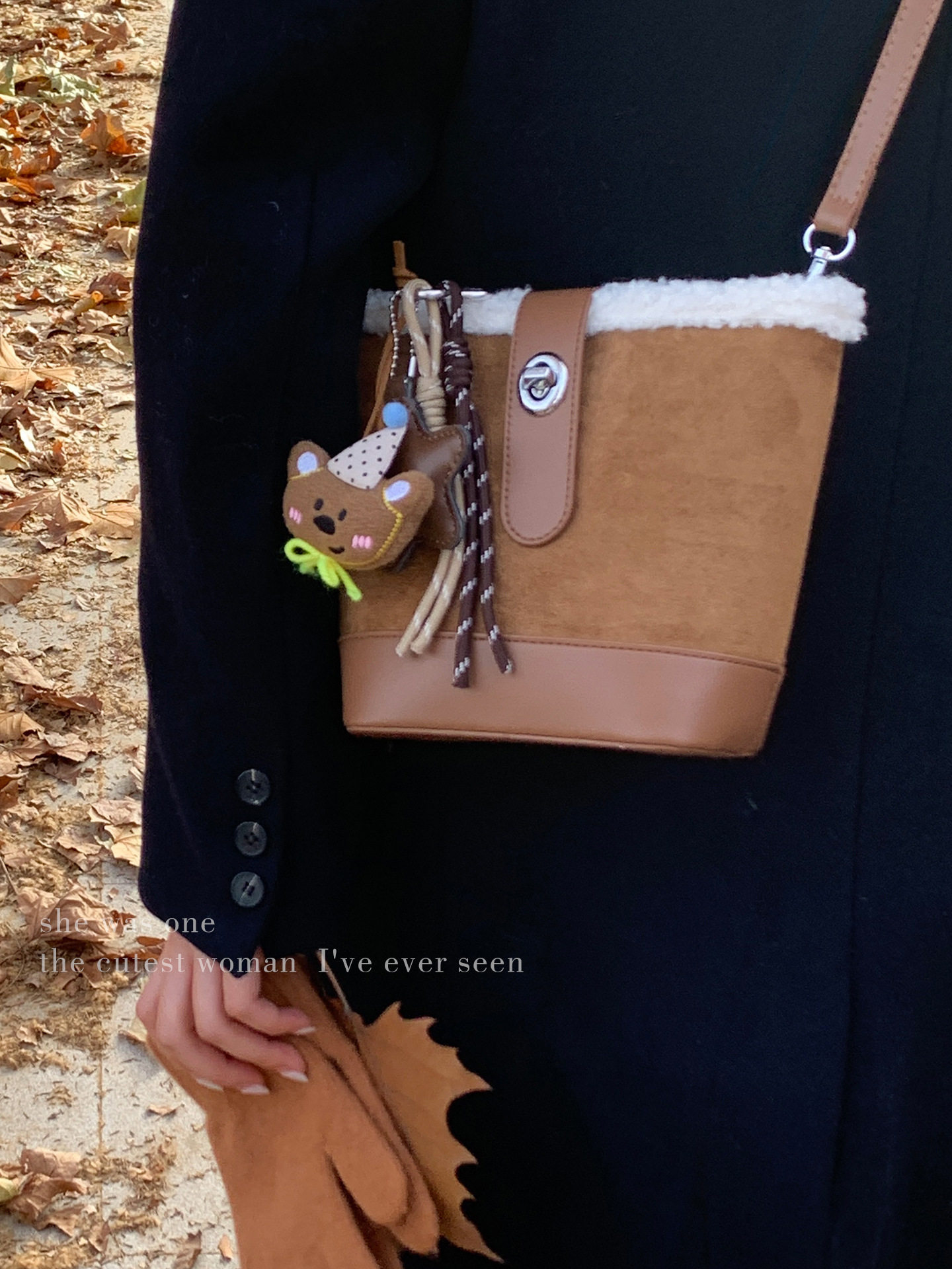 Niche Retro Brown Suede Bucket Bag for Women, Crossbody 2025 New Trendy Fashion Furry Versatile Shoulder Bag