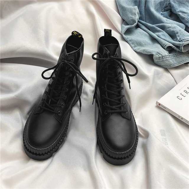 ເກີບຜູ້ຊາຍລະດູຫນາວ workwear ແບບອັງກິດ summer 2022 ແນວໂນ້ມໃຫມ່ຂອງລົດຈັກ Martin boots ຜູ້ຊາຍສູງເທິງເກີບຫນັງຫນາ soled