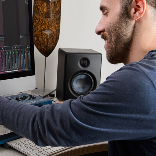 Presonus E4.5 Слушание песен настольного звука с мониторингом источника