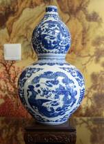 The Hui Poly] Qinglong Feng presents Qinglong bottle Jingdezhen Qinghua Porcelain Qinghua Porcelain Plinth