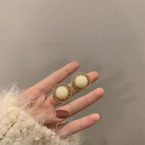 Style Herbene Wind earrings Vintage Port Wind Earrings Superior Sense Elegance Brief Ear Nail Girl Net Red Temperament