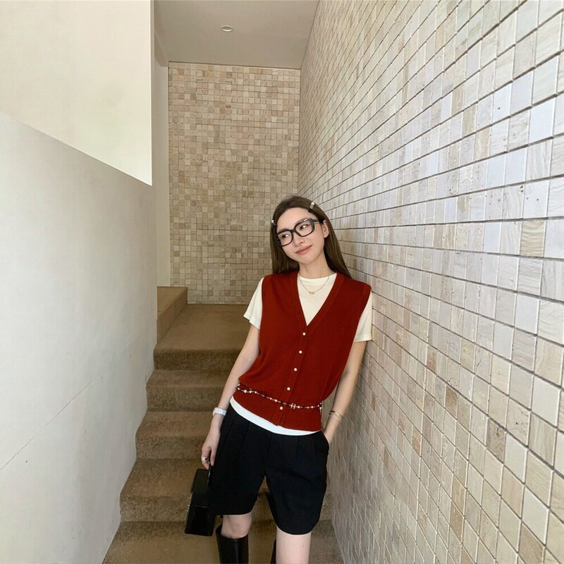 Damai Korean-Style Christmas and New Year Red V-Neck Knitted Vest for Women, Soft and Cozy Layering Sweater Vest Cardigan for Autumn and Winter