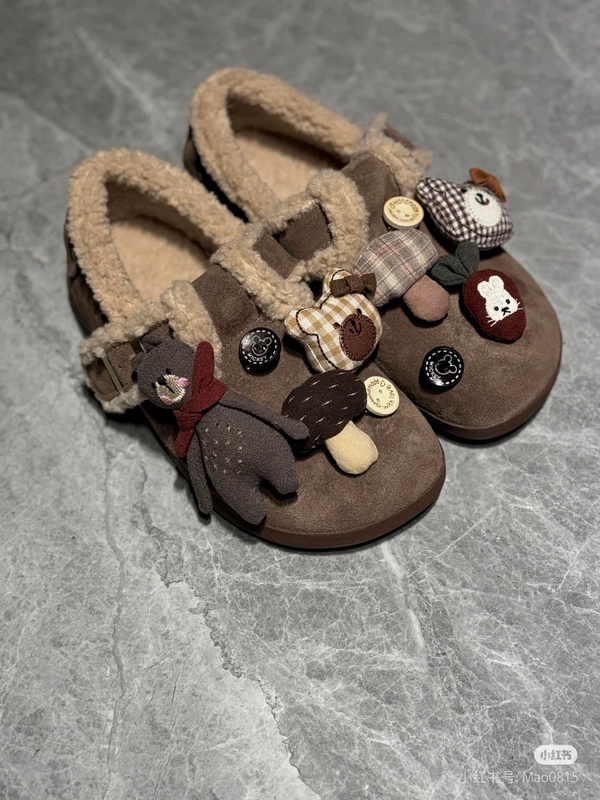 Melaad Ugg Snow Boots Decorated with Animal Plush Bunny Doll Toe Caps, Slippers, Birkenstock Shoes, DIY Shoe Buckles Melaad Ugg Snow Boots Decorated with Animal Plush Bunny Doll Toe Caps, Slippers, Birkenstock Shoes, DIY Shoe Buckles
