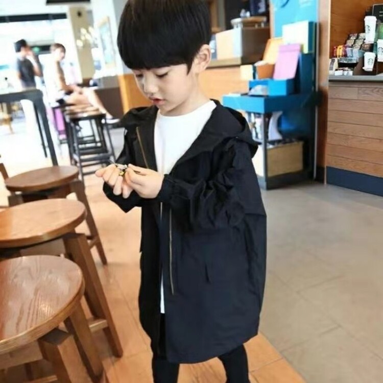 Boys Hooded Windbreaker Spring and Autumn Boys Black Jackets Big Boys Cardigan Coats Thin Pieces New Tops