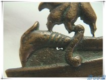 Chic 05 Hall Europe Old bronze pieces Decorative Pendulum Logo logo Grip Sword Wear Crown Lions Pair