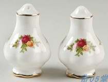 Chic 05 Hall Royal Albert Royal Albert1960  Age Old Country Rose Spice Bottle Pair