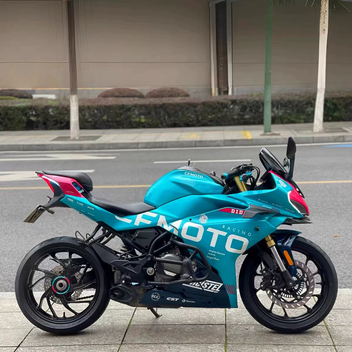 Спортивный автомобиль Chunfeng SR250CC NK250 Edward Spray Water Cold Street car ST NK150 тяжелый локомотив сложный мотоцикл