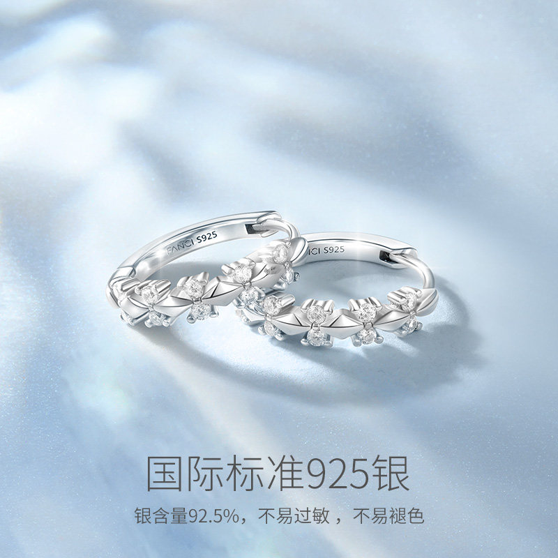 Fanci Fan Qi Crowns Love with These Earrings for Women, Made of 925 Silver, Featuring a Unique Design, Small, Simple, and Fashionable