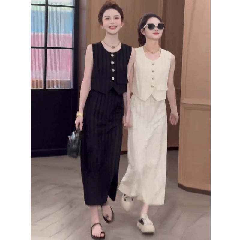 Playful and Lively Suit Skirt for Women, Summer Fashion, Sleeveless Vest, Vest, Skirt, Stylish, Age-Reducing and Slimming Two-Piece Set Playful and Lively Suit Skirt for Women, Summer Fashion, Sleeveless Vest, Vest, Skirt, Stylish, Age-Reducing and Slimming Two-Piece Set