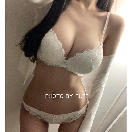 
Thickened and gathered Korean small breasts show big lace sexy briefs on top and thin bottom thick bra underwear set