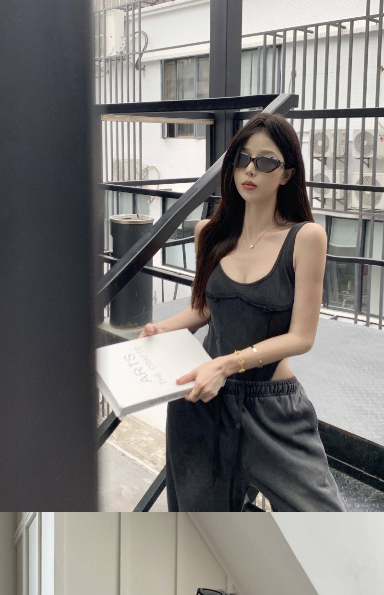 Women's Short Sexy Low-cut Halter Jumpsuit Image 8