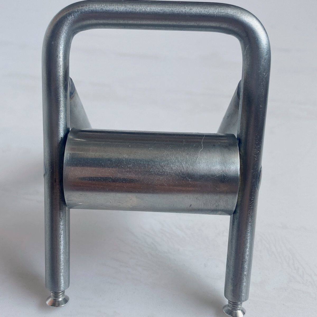 Single-person threading auxiliary sliding wheel 86 wire management box electrician pulling wire auxiliary threading pulling tool artifact shaking the same paragraph