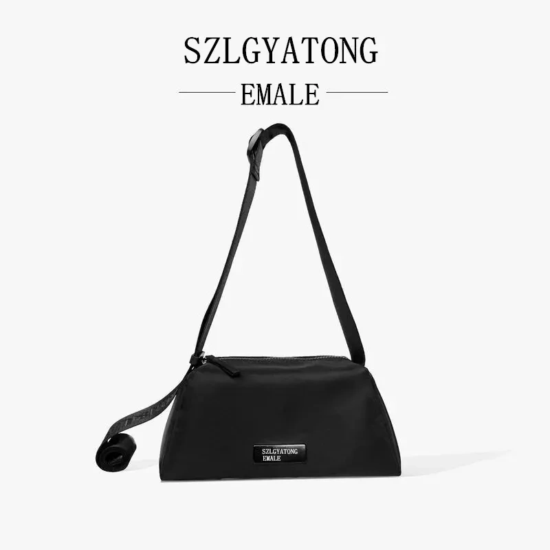 High-End Oxford Cloth Bag for Women, Popular 2025 New Commuter Shoulder Bag, Outdoor Fitness Black Lightweight Waterproof Bag