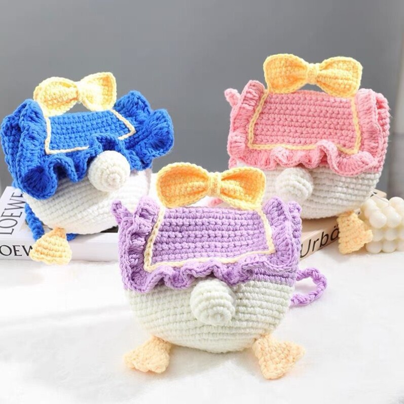 Cartoon cute Donald Duck fart hand-woven bag diy material bag homemade hand-knitted wool shoulder Messenger