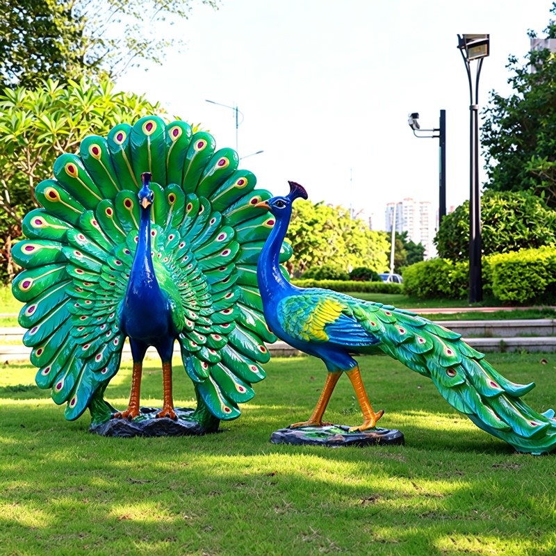 Outdoor Courtyard Park Artificial Wooden Stake Peacock Spreading Its Tail Animal Sculpture Floor-Standing Fiberglass Resin Creative Large Ornament