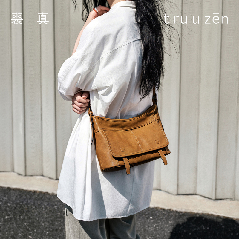 Genuine Vegetable-Tanned Leather Messenger Hobo Bag, Large Capacity, Suitable for Commuting, Shoulder or Crossbody, Casual Retro Genuine Leather Postman Bag