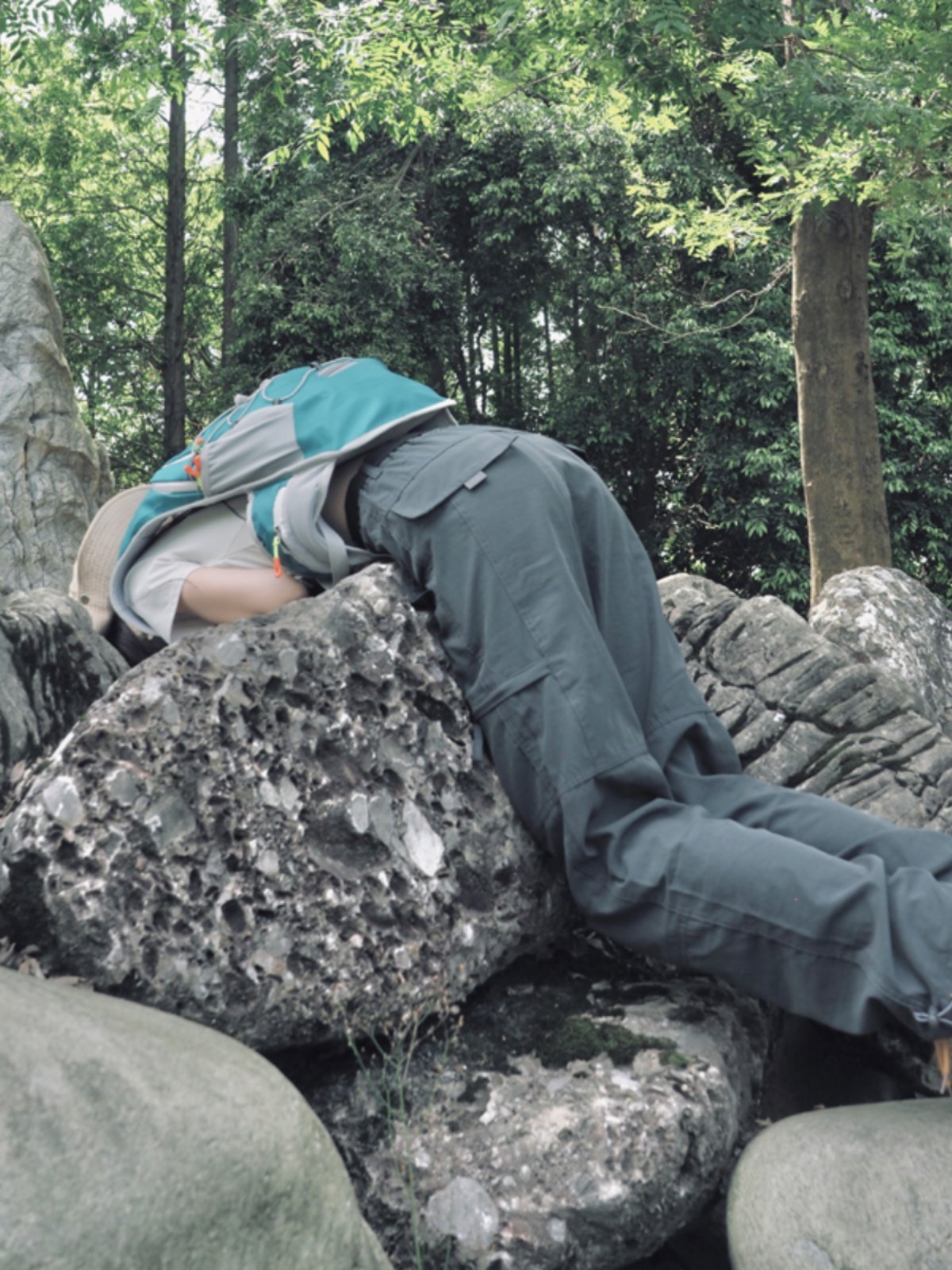 Outdoor Autumn Work Pants for Women, Windproof, Waterproof, Quick-Drying Straight-Leg Hiking and Mountaineering Pants, Fleece-Lined and Thickened Softshell Pants for Men