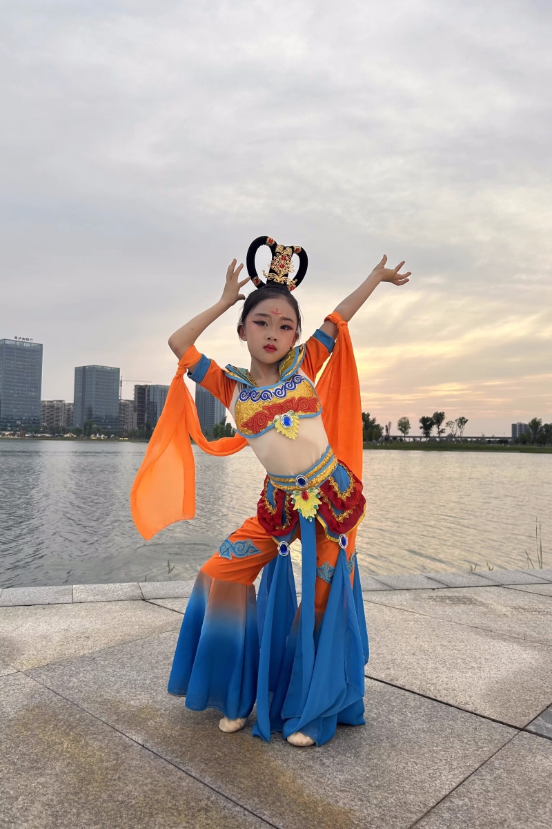 Children's Dunhuang Flying Sky Dance costumes to serve girl's flutter Chinese Wind Classical Dance Rebound Pipa Performance-Taobao