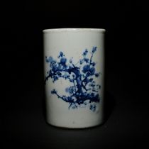 Antiques and miscellaneous collections old factory porcelain from Jiangxi Porcelain Company in the Republic of China blue and white plum blossom pen holder stationery ornaments