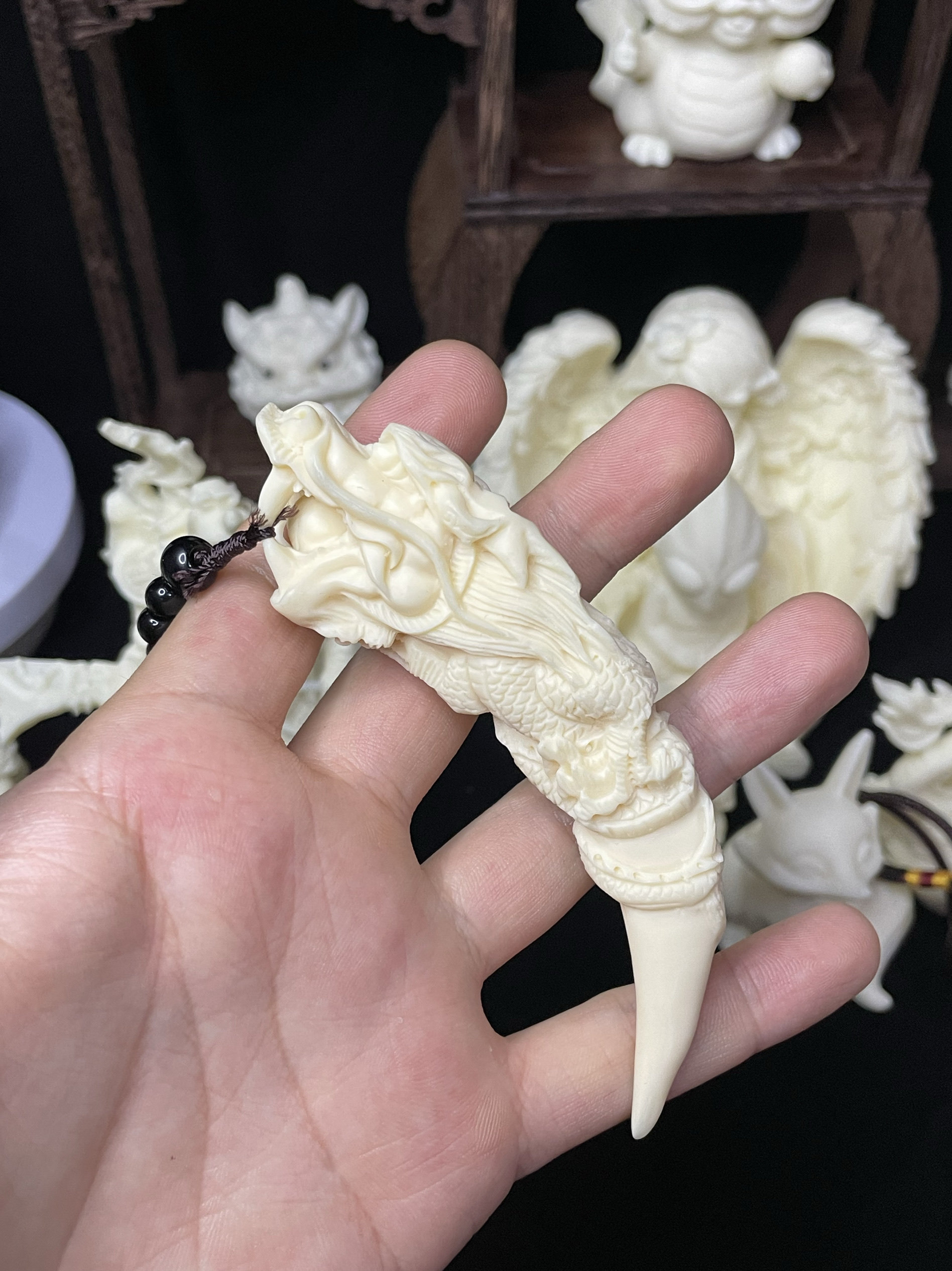 G-002 引き取る 象牙風 象牙果バングル 雕刻 個性的腕輪 内径58mm 