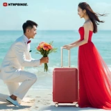 Чемодан, красная коробка для невесты