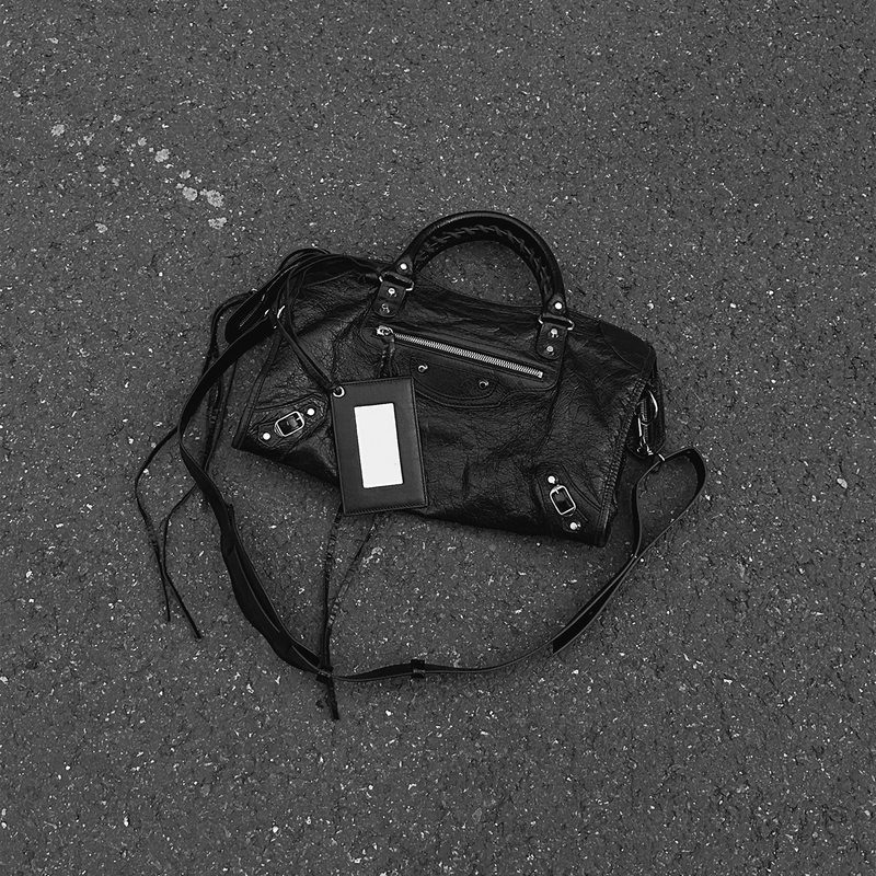 [Same Source Leather] Imported Lambskin Lecity Motorcycle Bag Studded Handbag Tote Bag Crossbody Bag Paris Style
