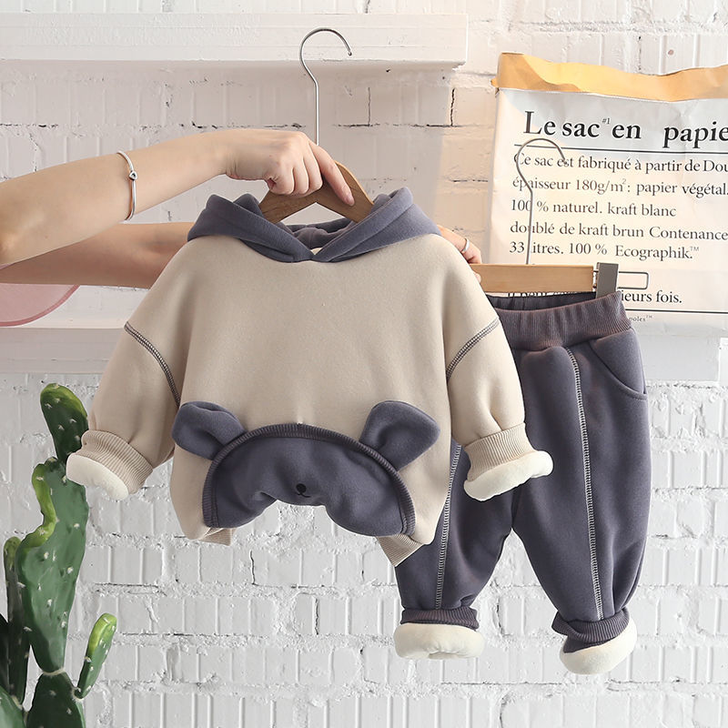 Baby winter clothes with fleece and thickened sweater suit 0-5 years old boys thickened two-piece baby clothes foreign style Korean version