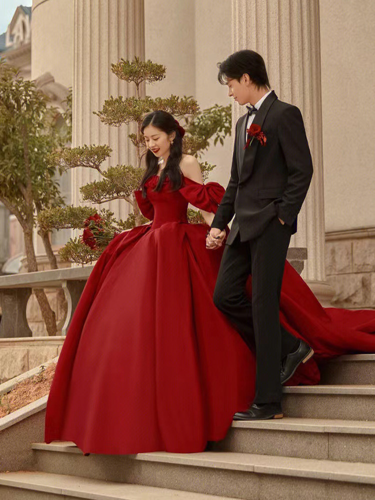 Street wedding dress suitable for photo sessions, couple clothing for beloved, burgundy garden lights, open shoulders, Korean style Street wedding dress suitable for photo sessions, couple clothing for beloved, burgundy garden lights, open shoulders, Korean style