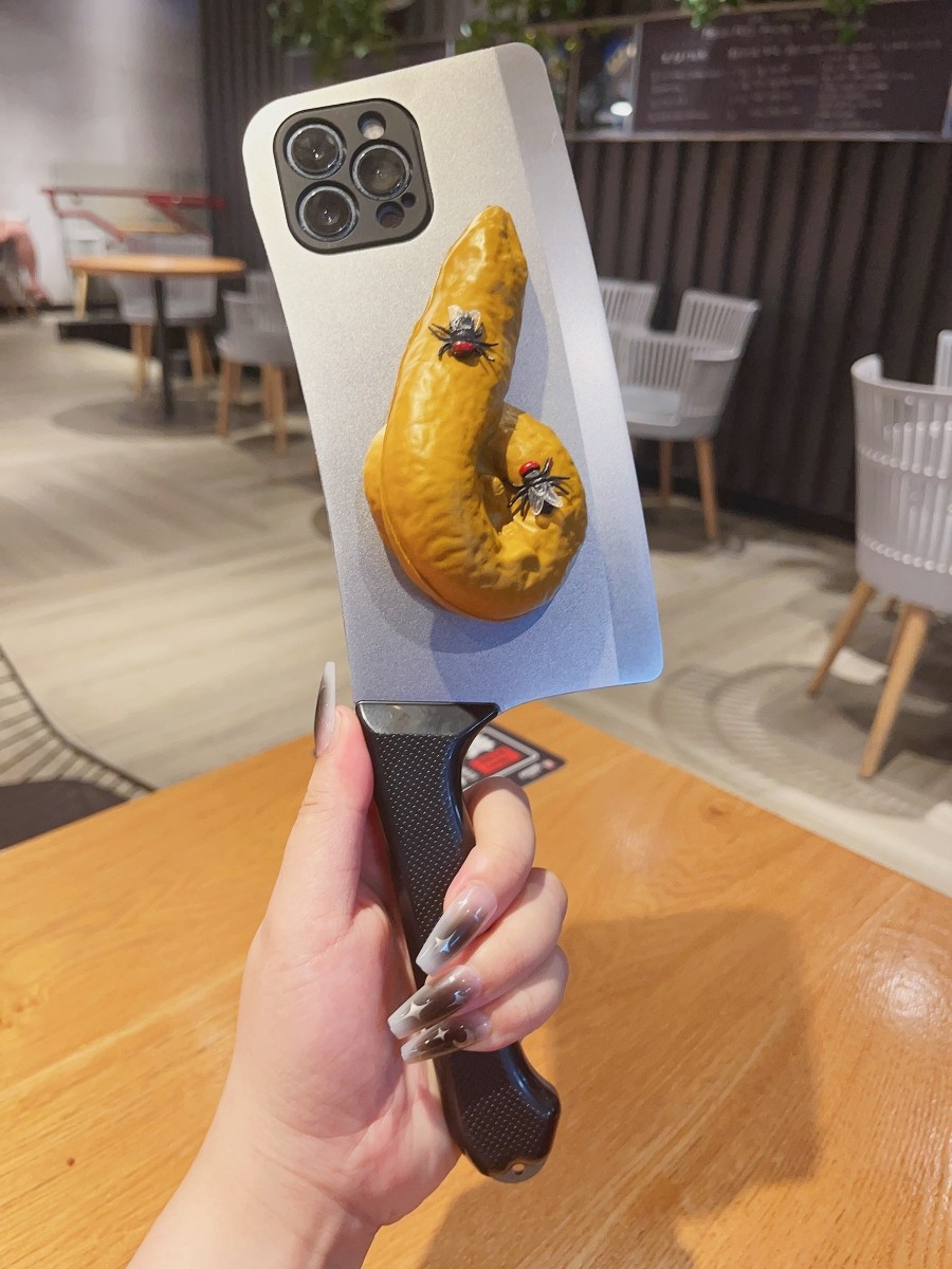 ギフト交換用の電話ケース、iPhone 17 Pro Max、15 Apple 16 Pro Max いたずら、14 キッチンナイフ、うんち、13 奇妙、12 いたずら、15 Plus に最適、非常に醜い、面白い、ばかげた、そして素朴な。
