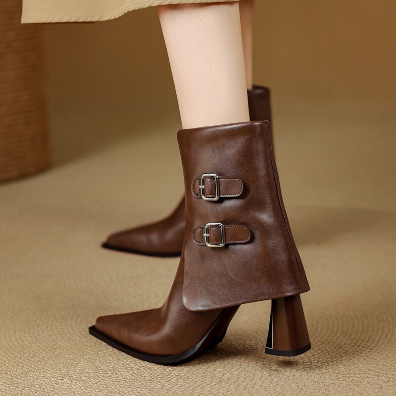 2026 Autumn and Winter New Style Pointed Toe Short Boots for Women with Belt Buckle Design, Small Chunky Heel, High Heel, Retro Brown Short Motorcycle Boots 2026 Autumn and Winter New Style Pointed Toe Short Boots for Women with Belt Buckle Design, Small Chunky Heel, High Heel, Retro Brown Short Motorcycle Boots