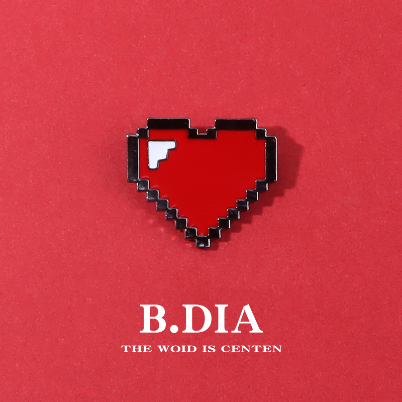 New trendy and cute Japanese-style red heart love determination brooch badge, suitable for couples, students, bags, and women.
