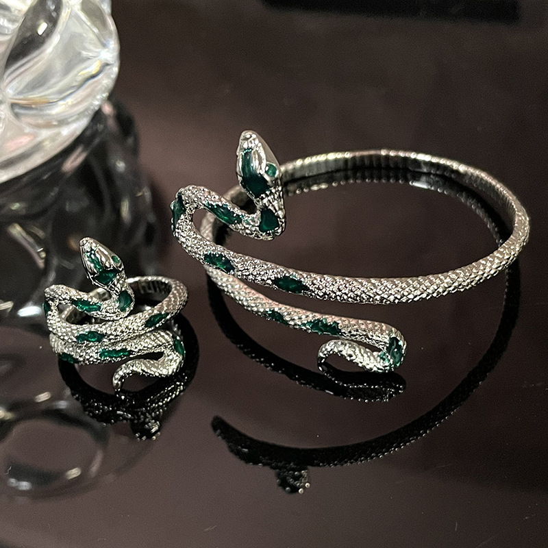 Unique Snake-Shaped Bracelet, Year of the Snake Bracelet, Minimalist Luxury, Unisex Style Ring, Cool and Edgy Style, Dark Personality Bracelet