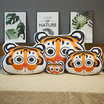The cute expression of the tiger year sleeps with girls sleeping tiger cushion and sand to produce a chocolate mascot doll
