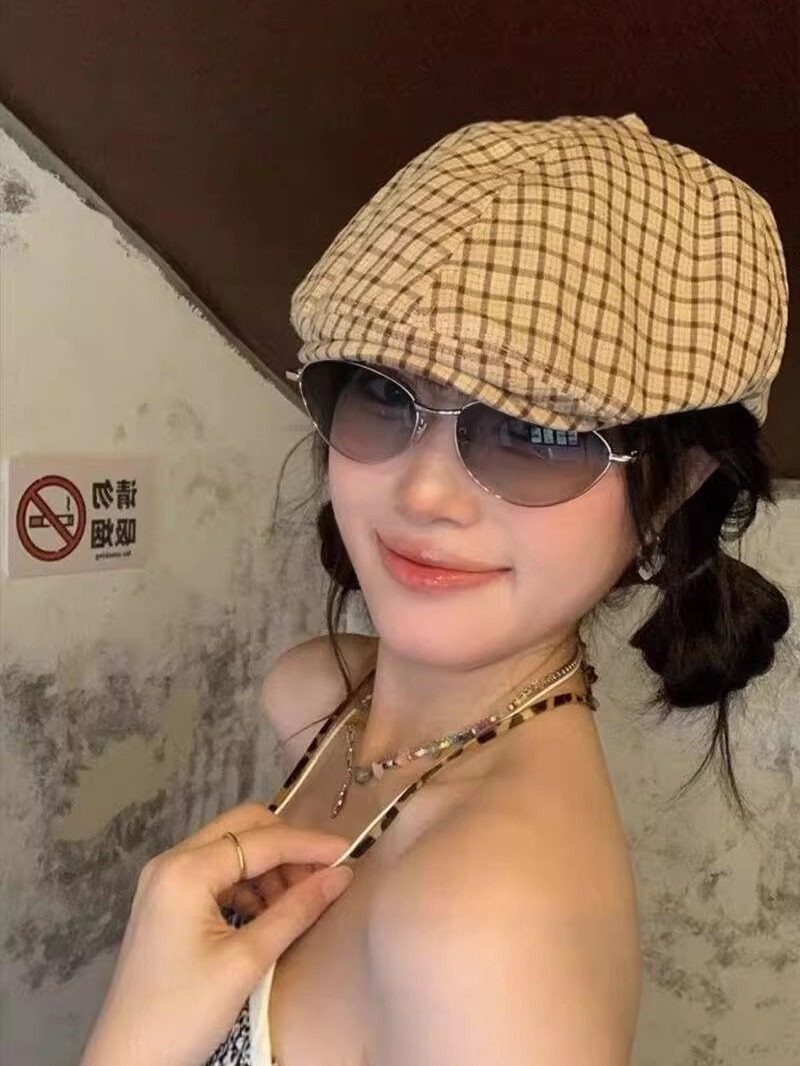 Titanium Gold and Silver Frame Smart Photochromic Glasses with Micro Cat-Eye Design, Prescription Lenses for Nearsightedness, Suitable for Square and Round Faces, Niche Sunglasses, Non-Prescription Lenses