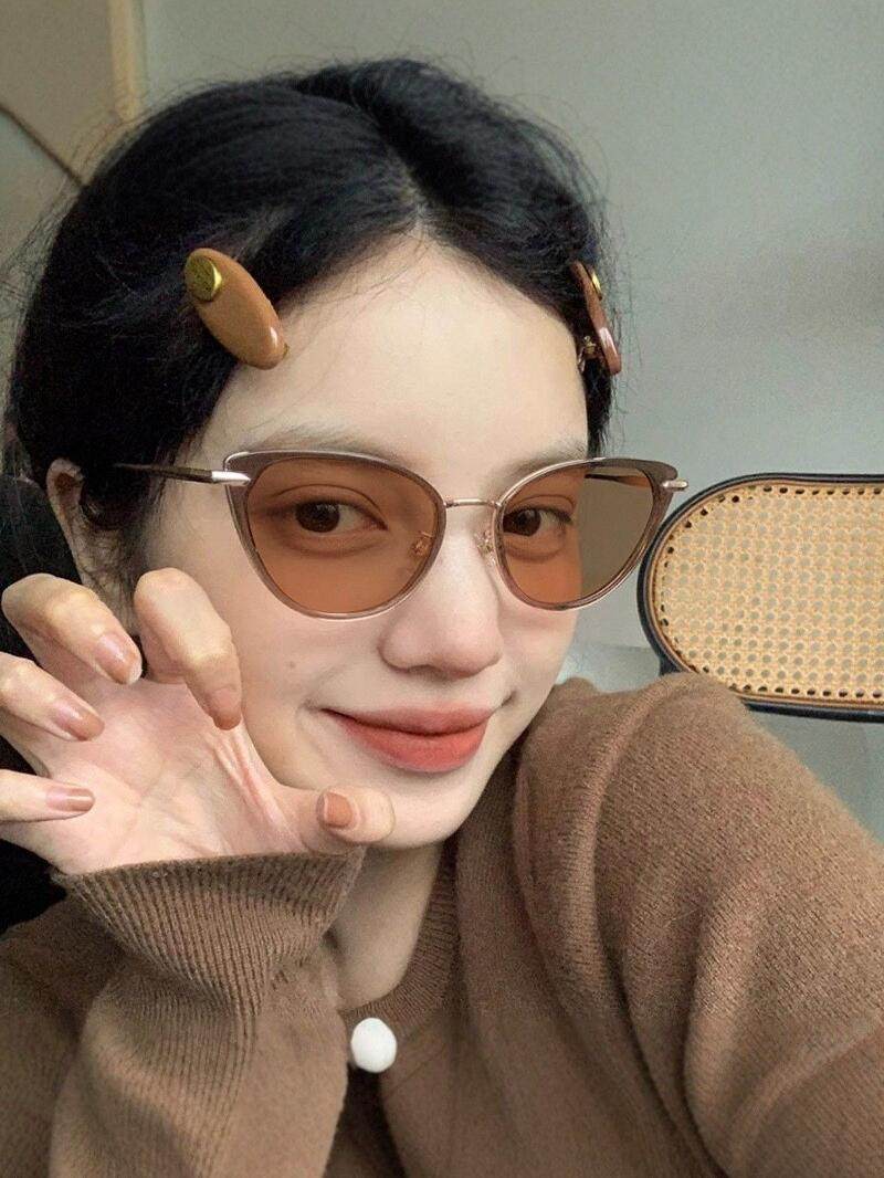 Ultra-Light Photochromic Retro Cat-Shaped Eyeglass Frames for Nearsightedness, Can Be Customized with Prescription Lenses, a Makeup-Free Look Essential for Women, High-End Eyeglass Frames