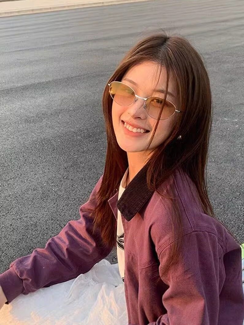 Titanium Gold and Silver Frame Smart Photochromic Glasses with Micro Cat-Eye Design, Prescription Lenses for Nearsightedness, Suitable for Square and Round Faces, Niche Sunglasses, Non-Prescription Lenses