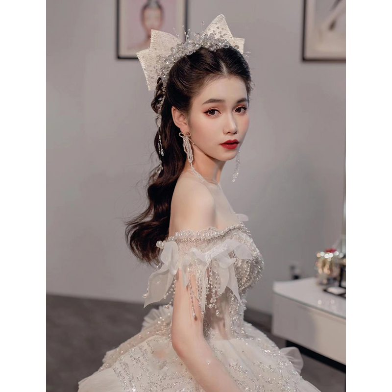 One -shoulder wedding dress main yarn 2023 new bride married big drag out of luxury heavy work high -level texture 2024 One -shoulder wedding dress main yarn 2023 new bride married big drag out of luxury heavy work high -level texture 2024