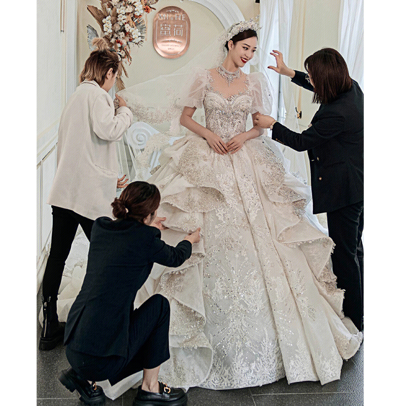 French wedding skirt 2024 new bride heavy work luxurious high -end texture big drag main gauze small bubble sleeves French wedding skirt 2024 new bride heavy work luxurious high -end texture big drag main gauze small bubble sleeves