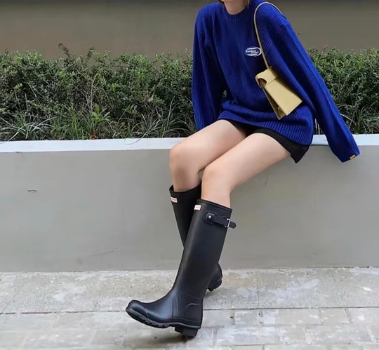 易梦玲同款红色雨靴女英国骑士靴2025新款高筒百搭时尚款外穿雨鞋