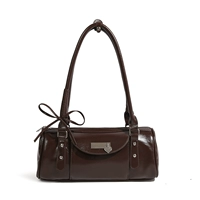 Коричневый багет поставляется с подарочным пакетом на стойке.