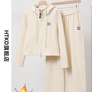 Traje deportivo de terciopelo para mujer 2025, ropa de invierno súper atractiva, conjunto completo de pantalones anchos engrosados de alta gama, conjunto informal de dos piezas